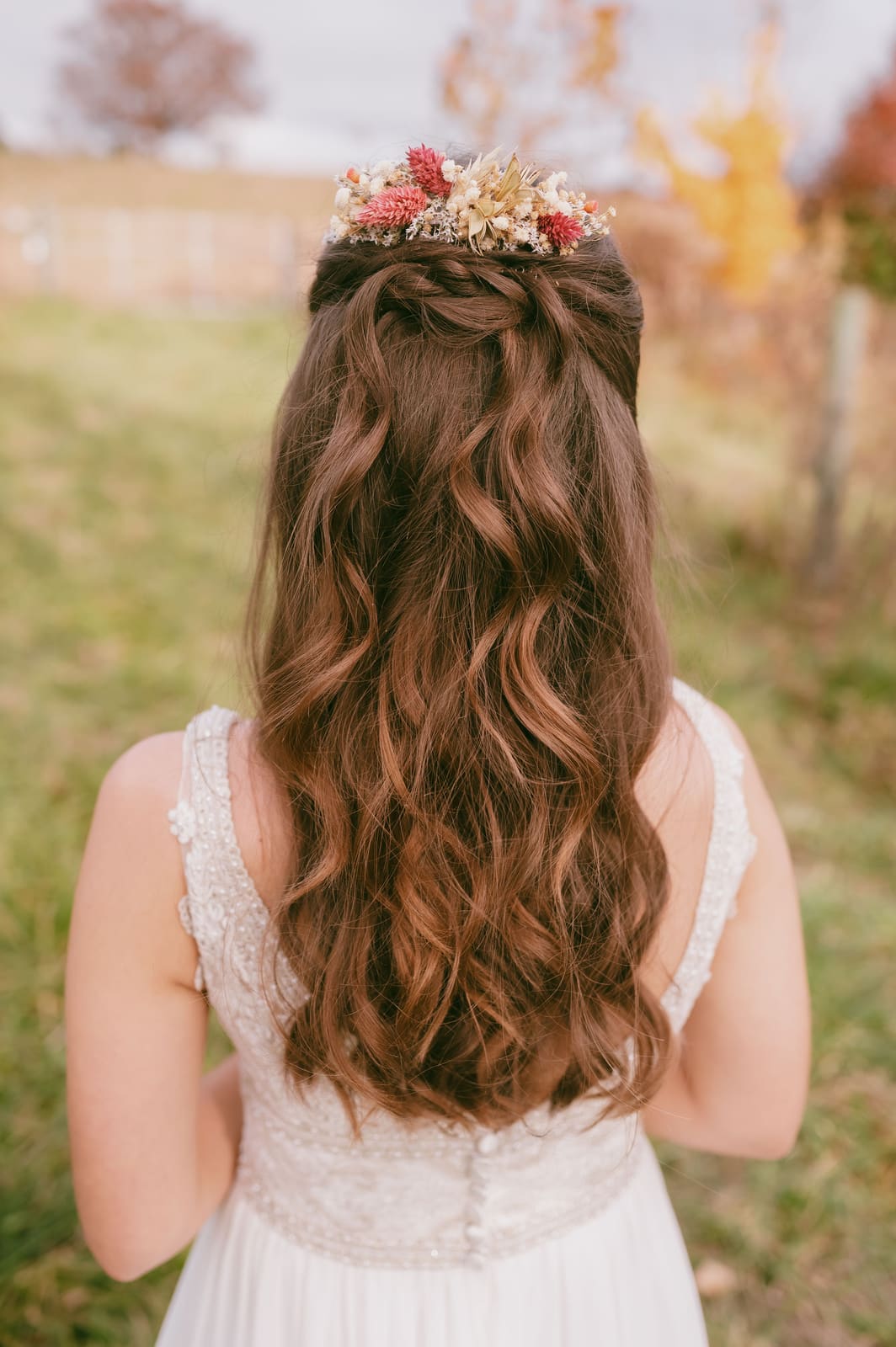 Bridal hair and floral detail