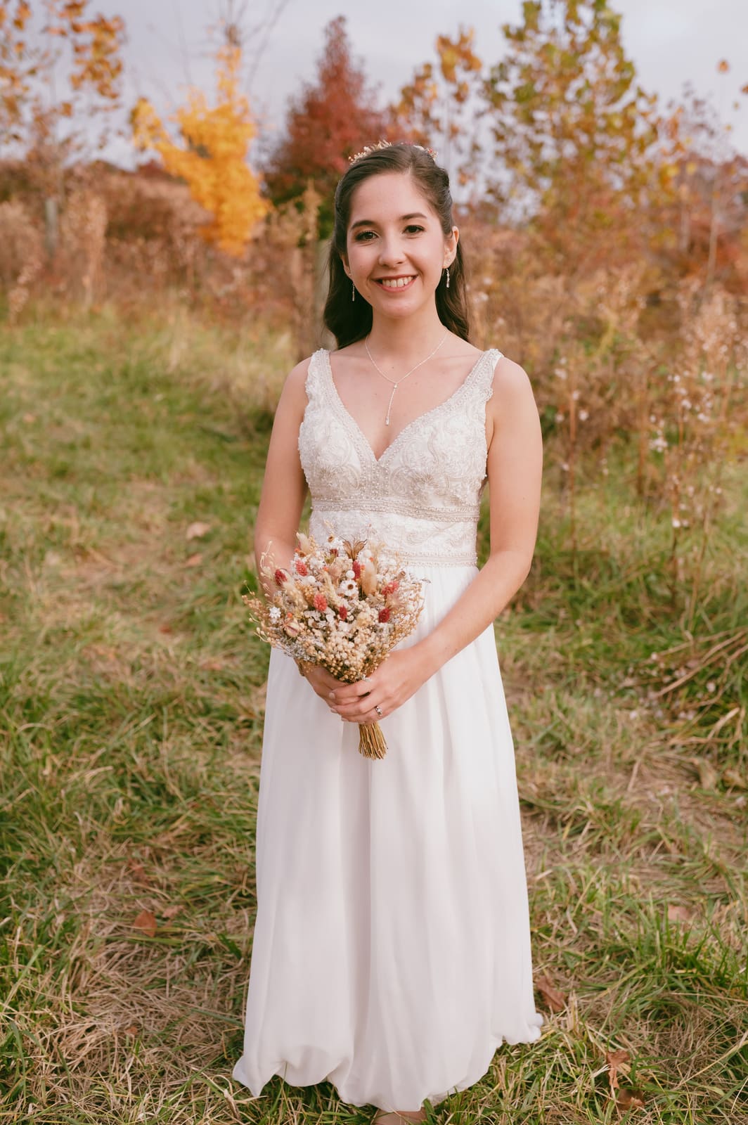 Robin bridal portrait with bouquet